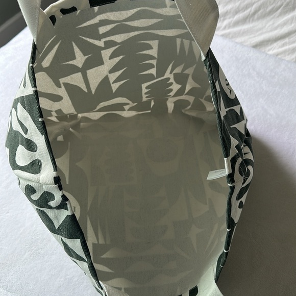 NWOT Vuori Extra Large Canvas Tote - Picture 4 of 10